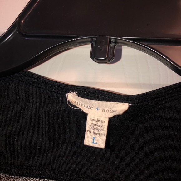 Black and mesh tank top crop top size large - Picture 3 of 3